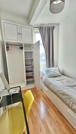 Single room near Bayswater close to tube & Bus